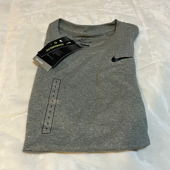 Nike Tee - Picture 2 of 7